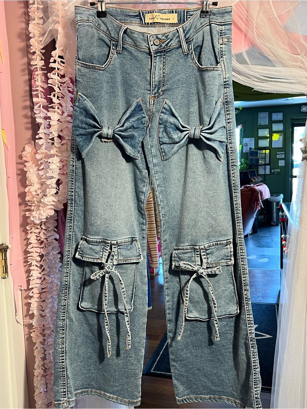 Light Wash Bow-Accent Wide Leg Jeans Size 7